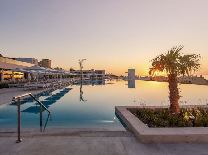 010_Schoene Aussichten Touristik - Lindos Grand Hotel - Rhodos-Infinity Pool 16
